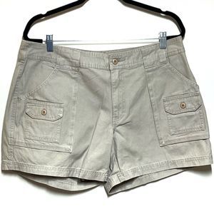 NWT Cabela’s Light Beige 7 Pocket Hiker Shorts Womens Sz 14